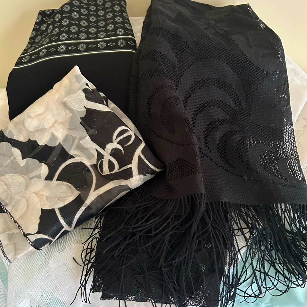Set of 3 scarves in blacks & white